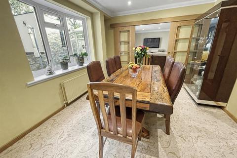 4 bedroom detached house for sale, Queens Park Avenue