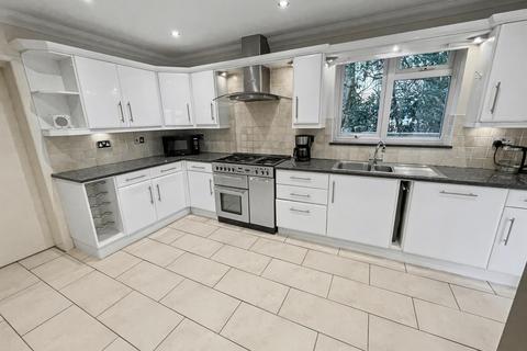 4 bedroom detached house for sale, Queens Park Avenue