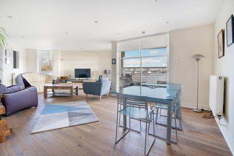 2 bedroom apartment for sale, Barrier Point Road, London, E16