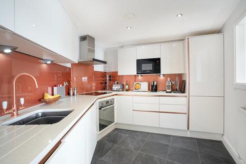 2 bedroom apartment for sale, Barrier Point Road, London, E16