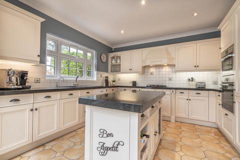 5 bedroom detached house for sale, Huntleys Park, Tunbridge Wells (complete chain)