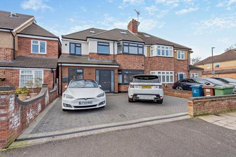 5 bedroom semi-detached house to rent, George V Avenue