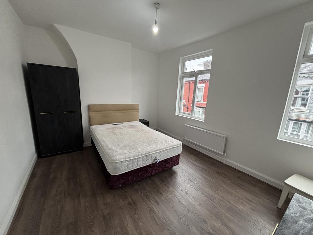 4 bed terraced house to rent Caythorpe Street, Ma