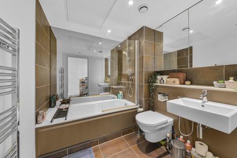 1 bedroom flat for sale, Landmark East, Marsh Wall London E14
