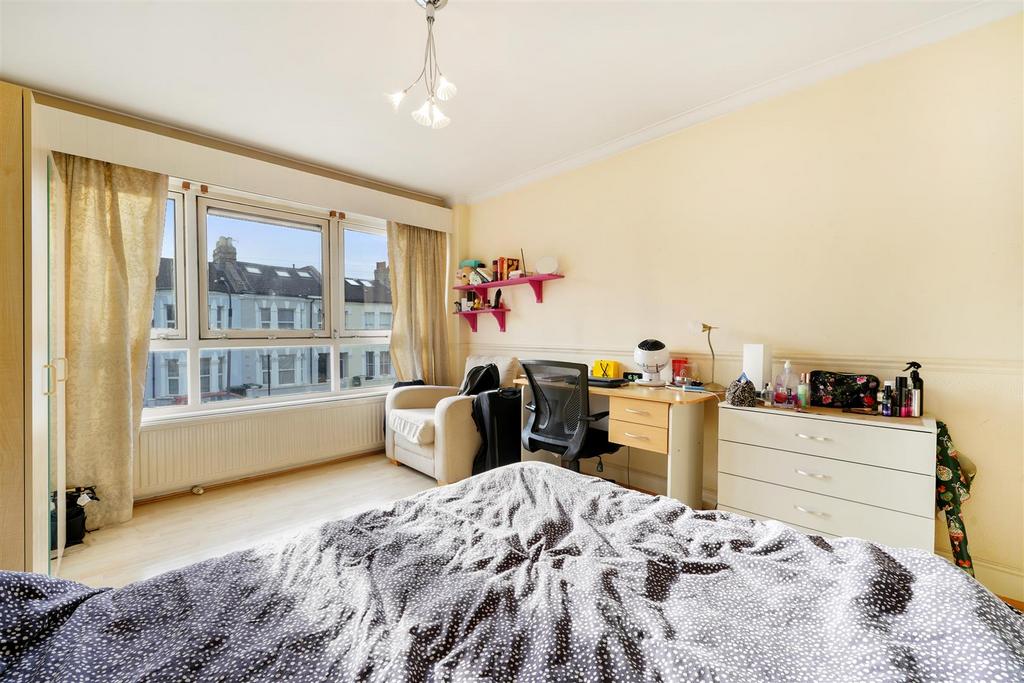 Everington Street - Xd Esz LKQMUATT9s1hv58.jpg