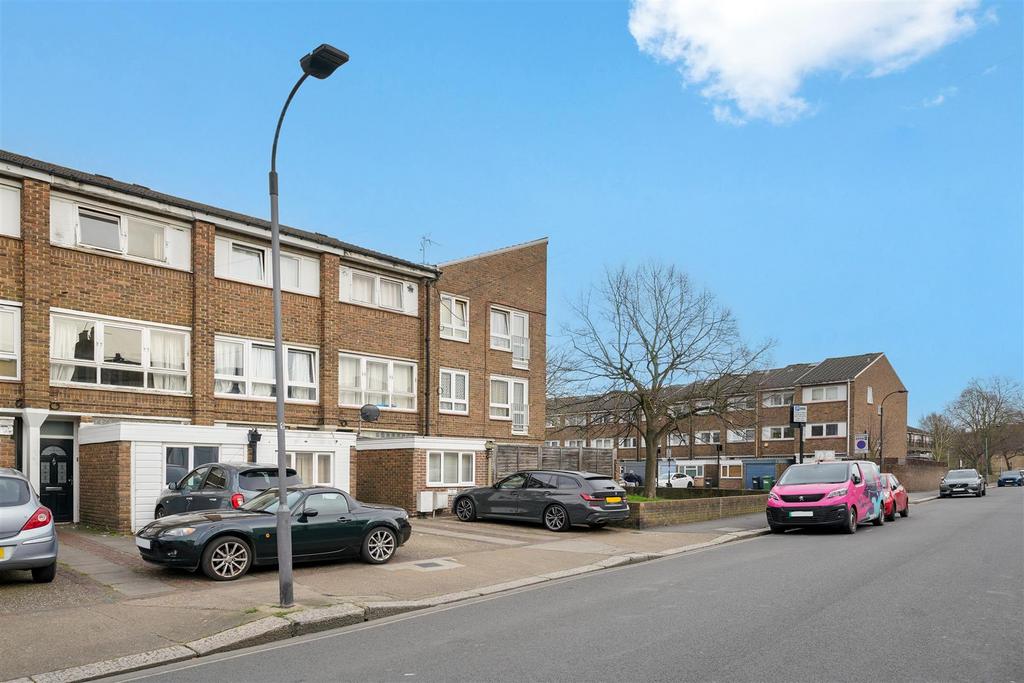 Everington Street - o5 X3606 Rh34 Ur Ixm YHa B.jpg