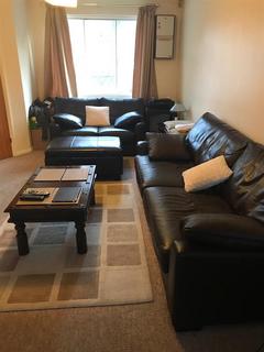 3 bedroom detached house to rent, Hawthorn Close, Hounslow