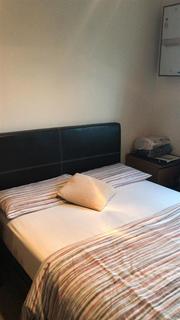 3 bedroom detached house to rent, Hawthorn Close, Hounslow