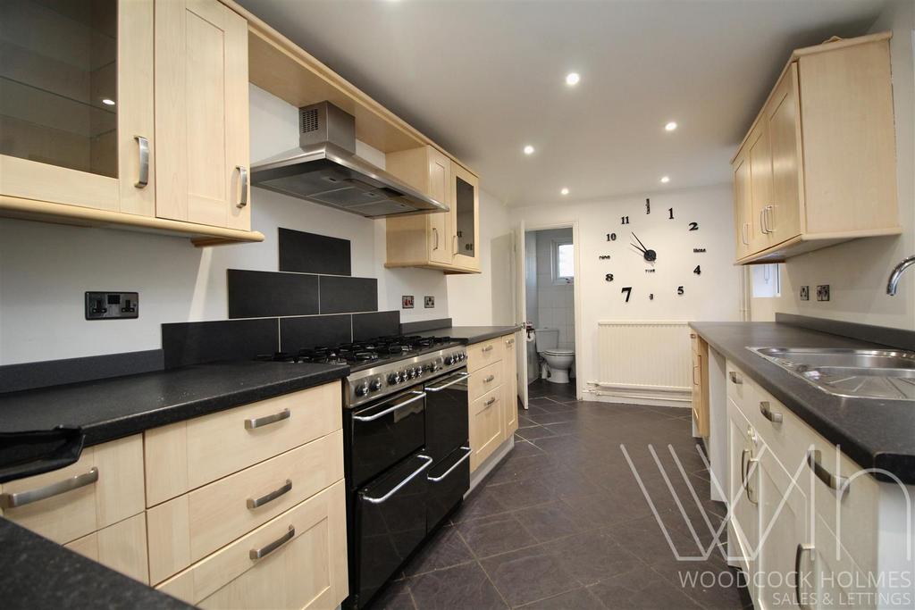 Kitchen 1 .JPG