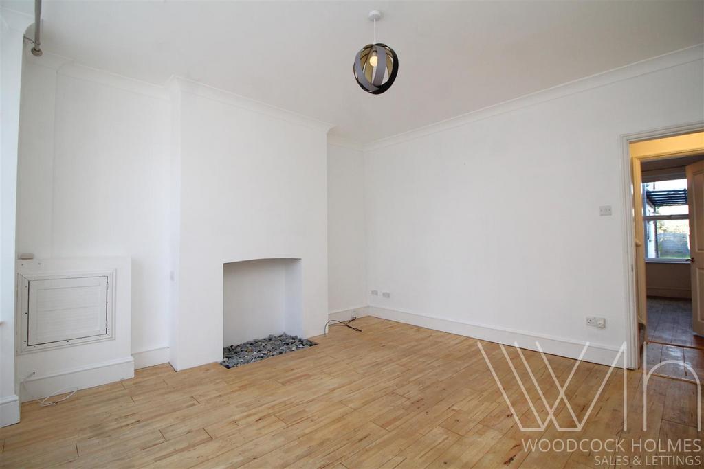 Living room 2 .JPG