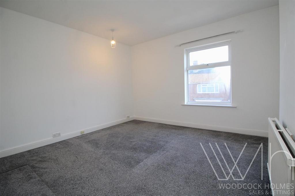 Bedroom 1 .JPG