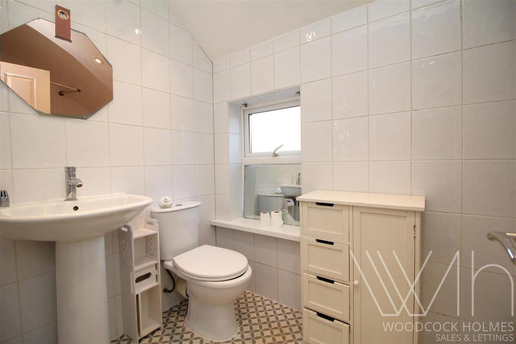 Bathroom .JPG