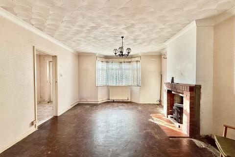 3 bedroom semi-detached house for sale, Dugard Avenue, Colchester CO3