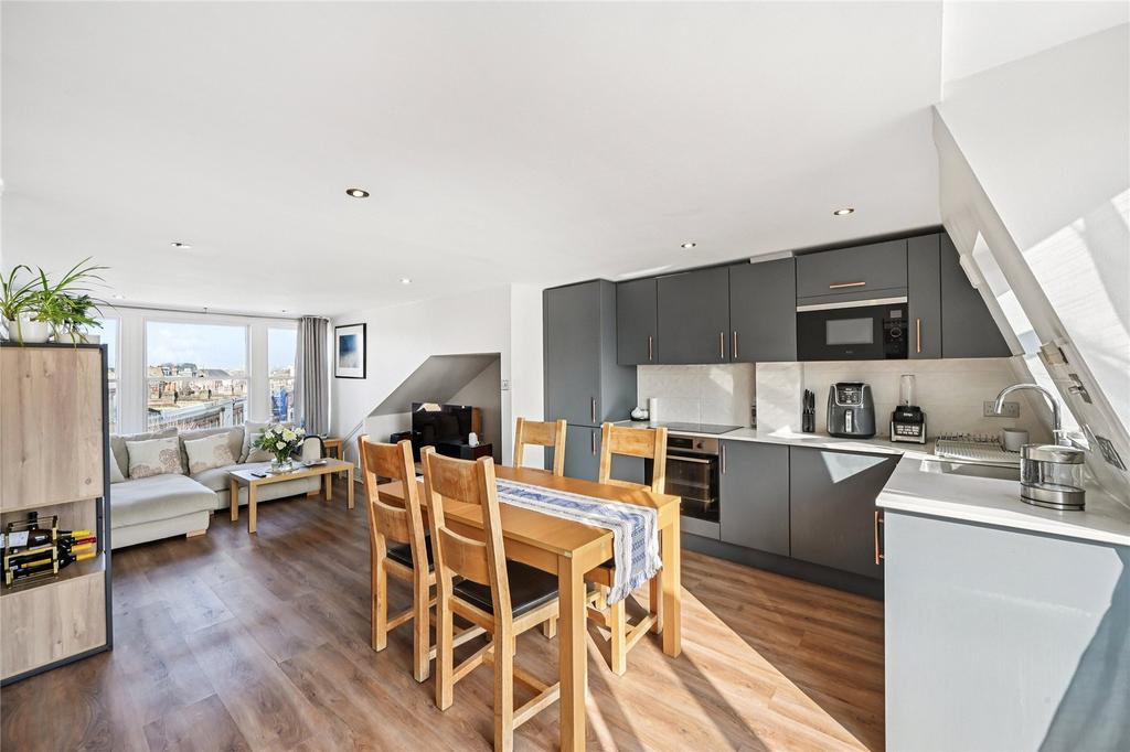 Kitchen/Dining Area