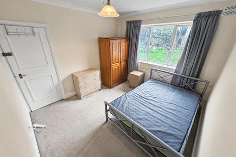 2 bedroom ground floor maisonette to rent, Hexham Gardens, Isleworth TW7