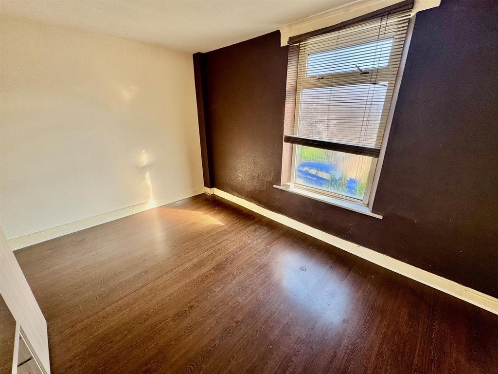 Bedroom 1.jpg