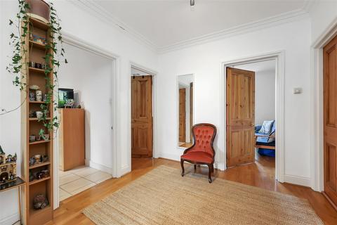 3 bedroom flat to rent, Willesden Lane, London NW2