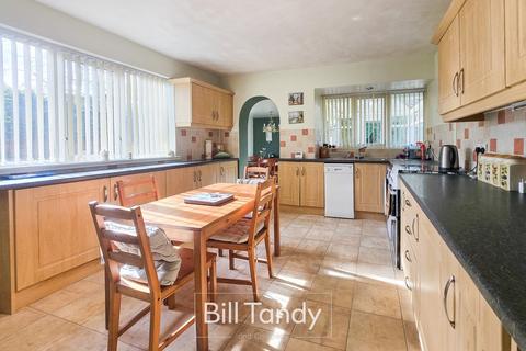 2 bedroom detached bungalow for sale, Uttoxeter Road, Handsacre, Rugeley, WS15