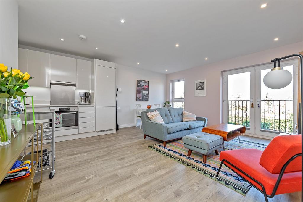 9 Verona Court-24.jpg