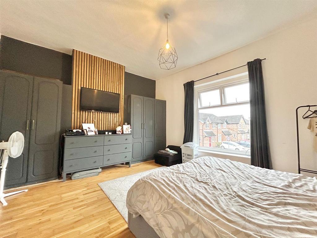 Bedroom 1.jpg