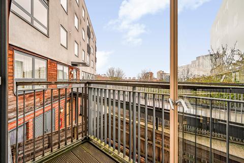 3 bedroom flat for sale, Market Road, London N7