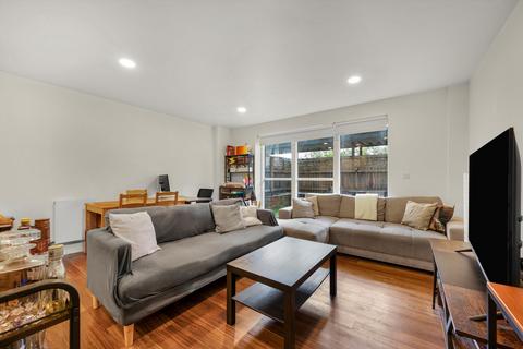 2 bedroom flat for sale, Market Road, London, N7