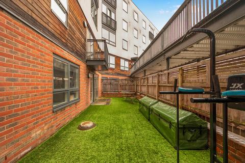 2 bedroom flat for sale, Market Road, London, N7
