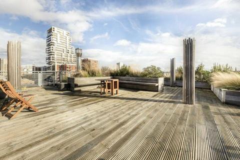 3 bedroom flat for sale, Chatfield Road, London, SW11