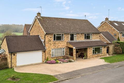4 bedroom detached house for sale - Robson Close, Gerrards Cross SL9