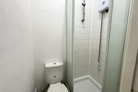 Studio to rent, Pitcairn Road, CR4