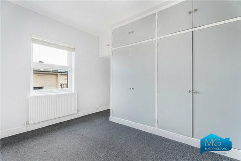 3 bedroom apartment to rent, Princes Avenue, London, N3