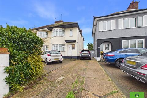 4 bedroom semi-detached house to rent - Clockhouse Lane, Romford RM5