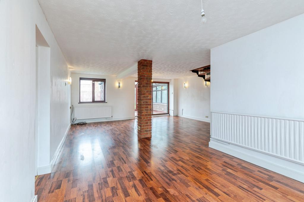 Lounge/Dining Room