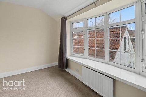 1 bedroom apartment to rent, South End Road, HORNCHURCH