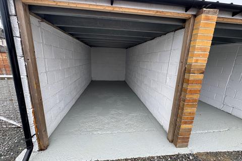 Garage to rent - Prince Avenue, Southend-on-Sea SS2