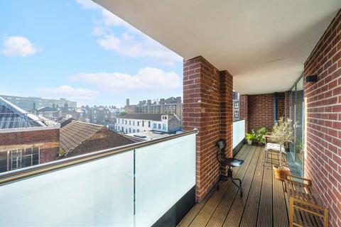 2 bedroom flat for sale, New Park Road, London SW2