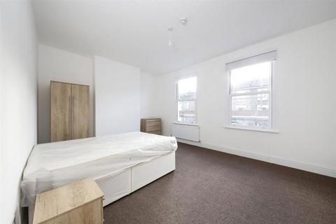 1 bedroom house to rent, Drakefell Road, London SE4