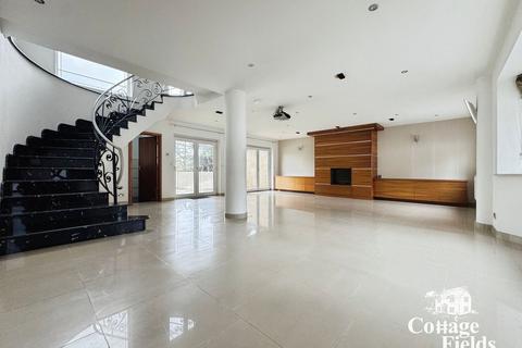 undefined, College Road, Hoddesdon EN11