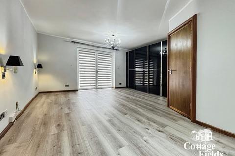 undefined, College Road, Hoddesdon EN11