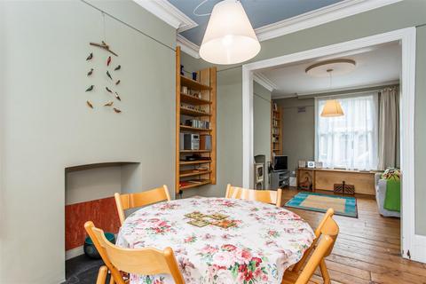 undefined, Driffield Road, Mile End, E3