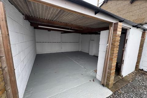 Garage to rent - Prince Avenue, Southend-on-Sea SS2