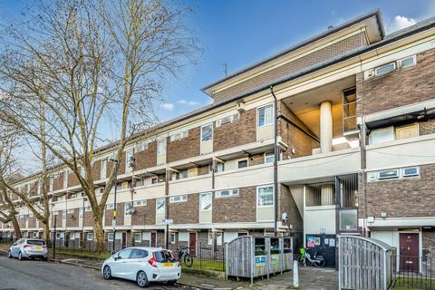 3 bedroom maisonette for sale, Willington Road, London