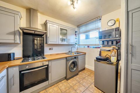 3 bedroom maisonette for sale, Willington Road, London