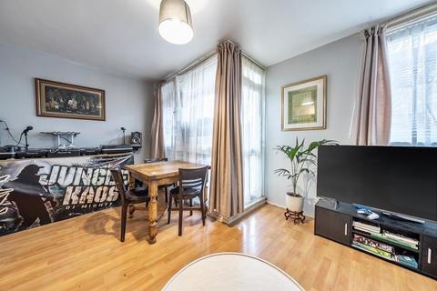 3 bedroom maisonette for sale, Willington Road, London