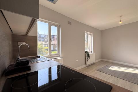 Studio to rent, Heathfield Park, Willesden, NW2