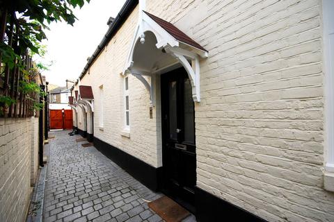 undefined, Salisbury Mews, Fulham, London, SW6