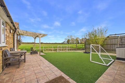 3 bedroom detached bungalow for sale, Main Street, Aylesbury HP18