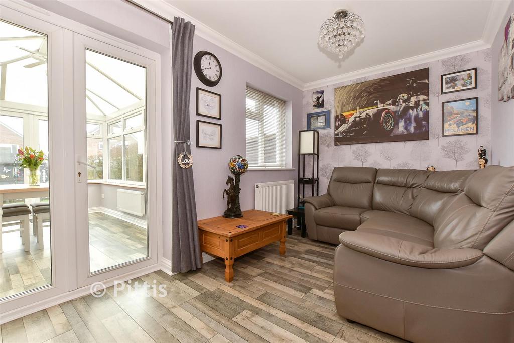 Lounge/ Dining Room