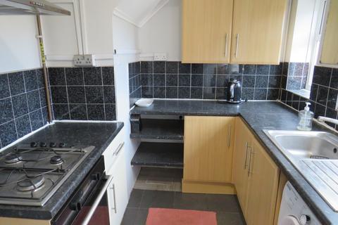 3 bedroom semi-detached house to rent, Poole Court Road, Hounslow TW4