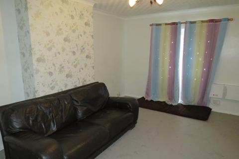 3 bedroom semi-detached house to rent, Poole Court Road, Hounslow TW4